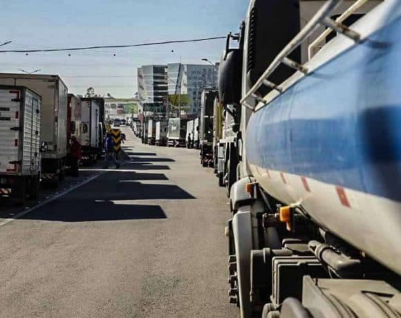 Após pressão Governo cede e propõe reajuste