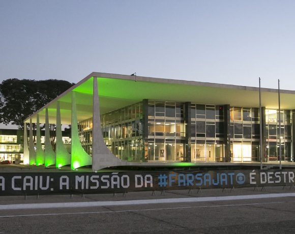 Protesto em frente ao STF