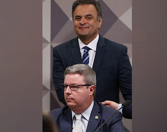 Em Minas, quem manda na campanha do governador é o deputado. Aécio, claro.