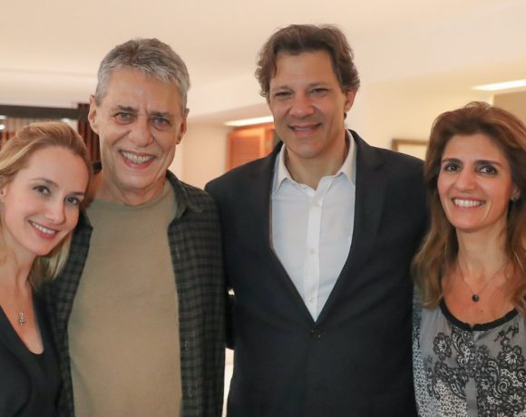 Carol Proner e Chico Buarque recebem Haddad e Ana Estela