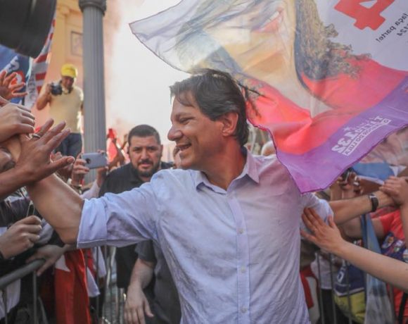 Fernando Haddad sobe