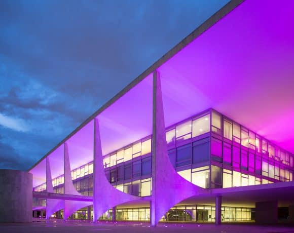 Palácio do Planalto iluminado para o Outubro Rosa