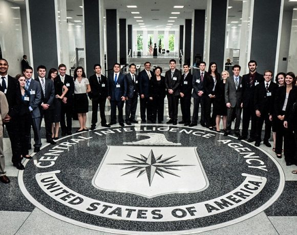Tem dedo da CIA nas Eleições do Brasil