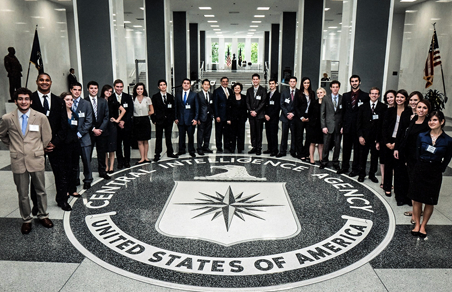 Tem dedo da CIA nas Eleições do Brasil