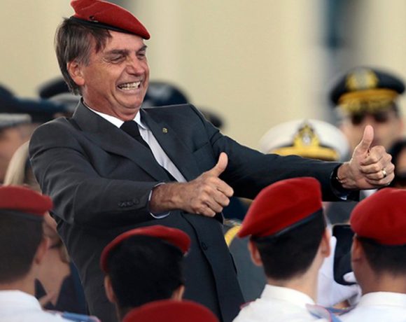 O livro dos Pensamentos do ex-capitão Jair Messias Bolsonaro