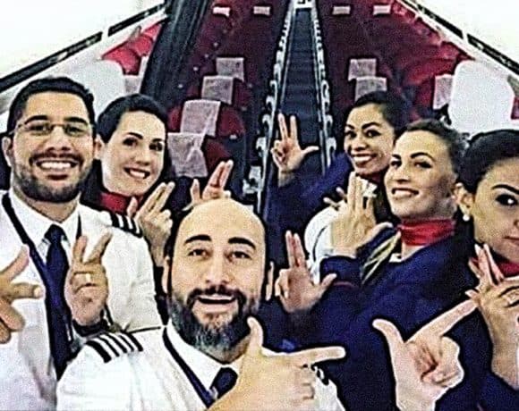 Latam afasta tripulação