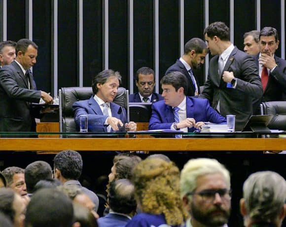 Oposição vence governo