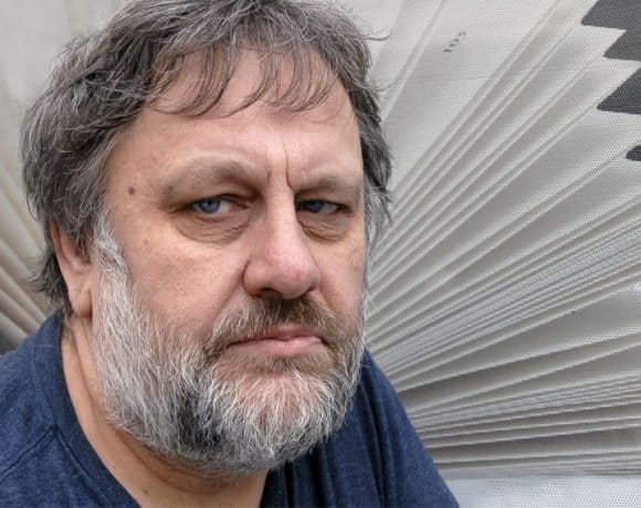 Žižek: "É preciso ter a ousadia de propor um novo pacto social"