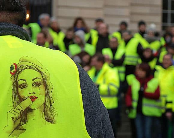 Amarelos venceram: Macron desiste de aumentar impostos