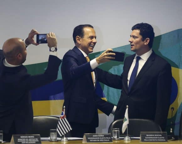 João Doria e Sergio Moro confraternizam no Fórum de Governadores