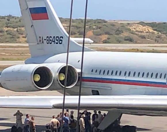 relações militares da Rússia com Maduro