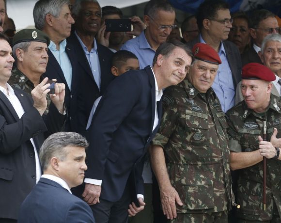 OAB denuncia Bolsonaro