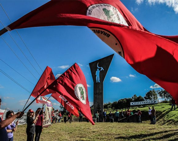 MST divulga manifesto ao povo brasileiro