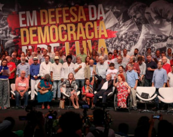 Manifesto pela liberdade de Lula