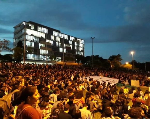 Manifestação na Universidade Federal de MG