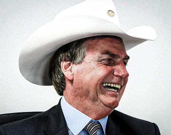 Bolsonaro volta a defender o filho