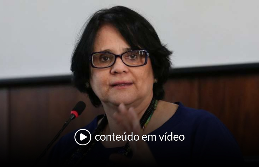 Damares agora quer uma fábrica de calcinhas na ilha do Marajó