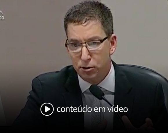 Greenwald no Senado: "Eu não defendo ideologia, mas princípios".