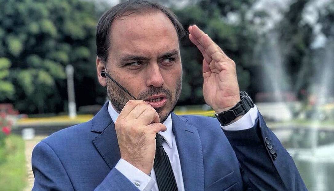 Polícia Civil do Rio já trabalha com suspeita de participação de Carlos Bolsonaro na morte de Marielle Franco