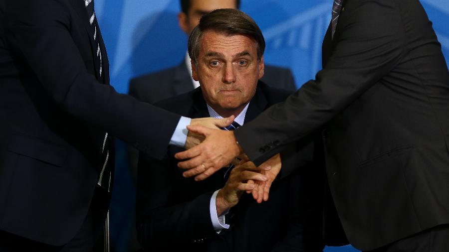 Bolsonaro defende criação de escolas militares e diz frase que ninguém entendeu