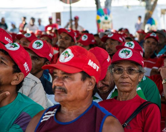 Bolsonaro quer acabar o maior centro de formação do MST no Nordeste