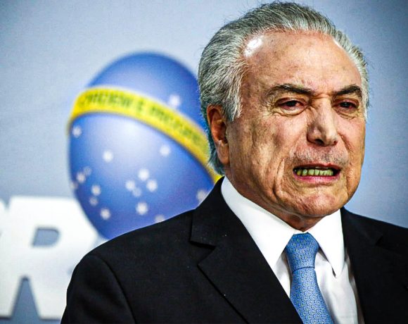 Às vésperas do impeachment de Dilma