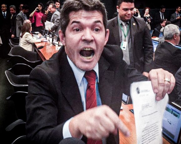Delegado Waldir perde a guerra