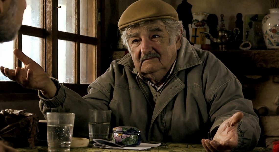 O ex-presidente José Mujica, conhecido como "Pepe Mujica", de 84 anos, foi eleito senador ontem no Uruguai. Um político que não perde a ternura jamais.