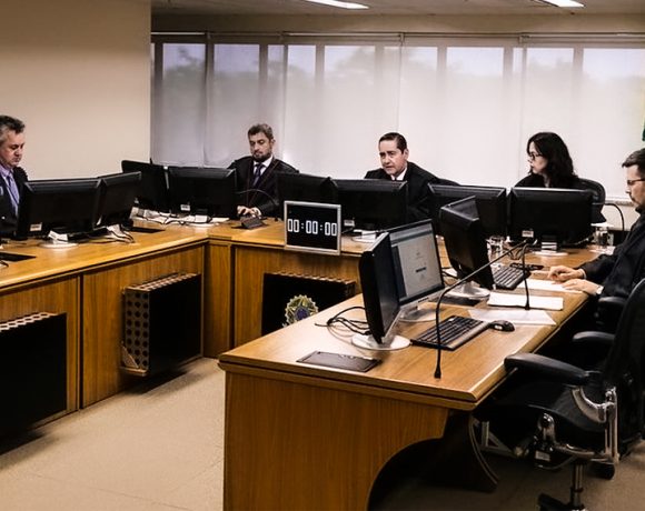 Tribunal ignora o STF e ainda aumenta pena de Lula para 17 anos no caso do sítio que ele frequentava