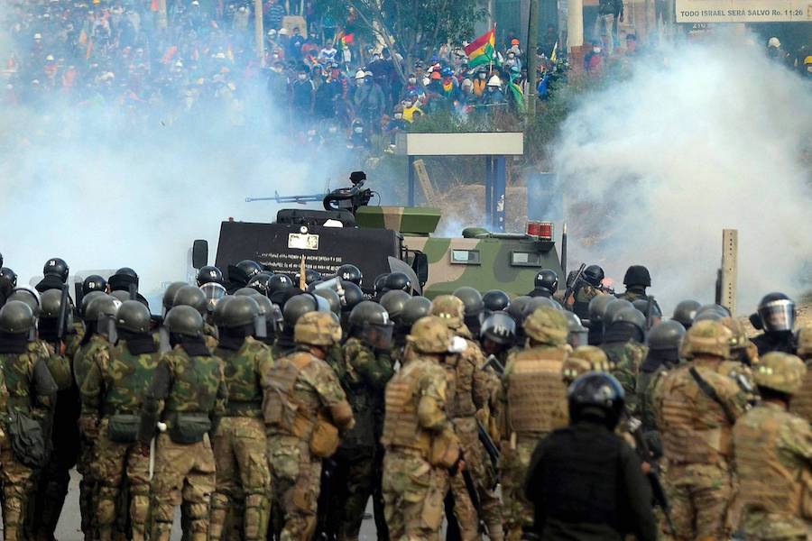 Bolivianos resistem ao golpe. Oito mortos e mais de cem feridos
