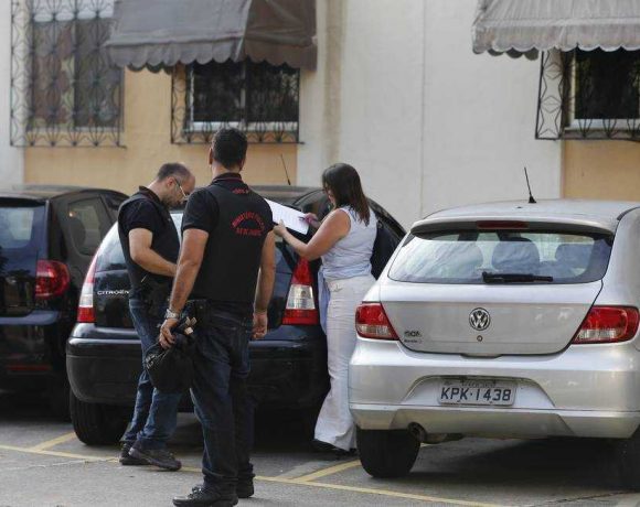 Ministério Público faz busca e apreensão no clã dos Queiroz e ex-assessores de Flávio Bolsonaro