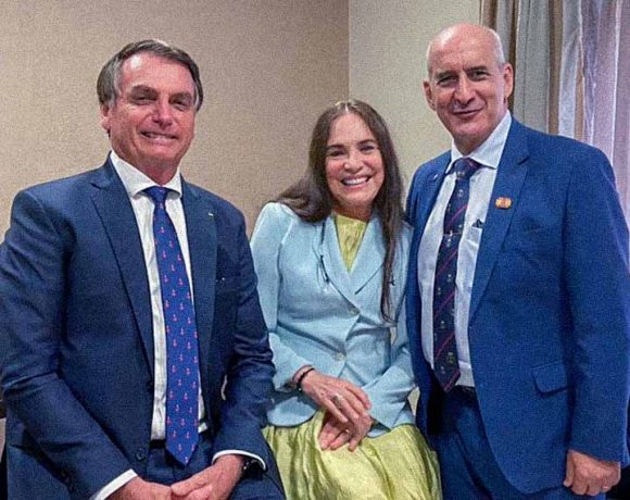 Regina deve dizer sim a Jair na quarta-feira