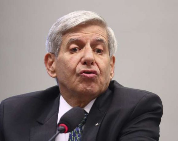 General Heleno também baixa o nível: “Não podemos aceitar esses caras chantageando. Foda-se!”