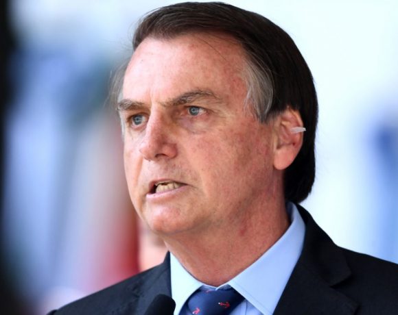 Após agressão sexual à jornalista, ABI requer à PGR pedido de impeachment contra Bolsonaro