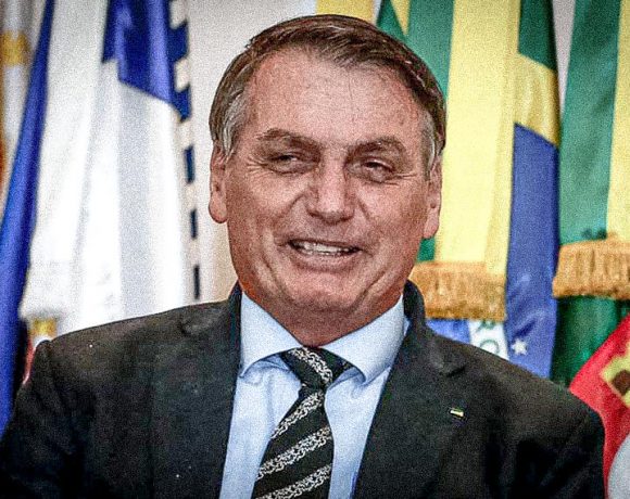 Bolsonaro volta a atirar contra jornalistas
