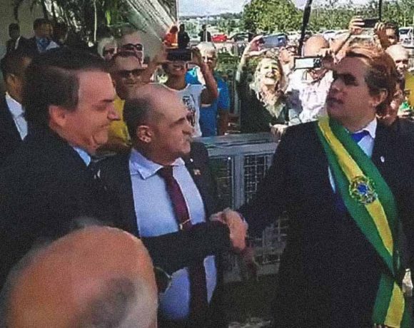 Jornalistas começam a se tocar