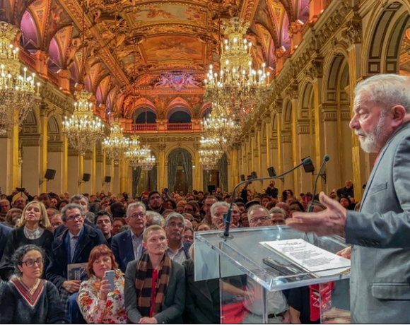 Lula, cidadão honorário de Paris, diz que nunca esteve tão motivado para lutar pela democracia