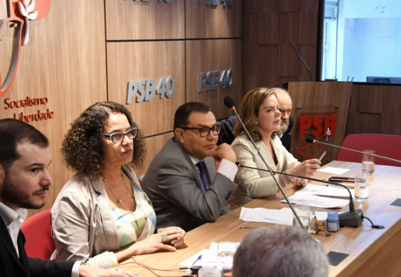 Oposição se reúne para defender a democracia e enfrentar a agenda antidemocrática de Bolsonaro