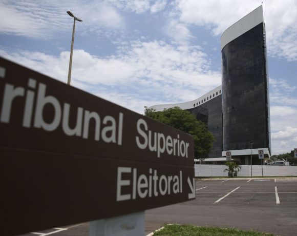 TSE defende democracia e rebate o presidente da República