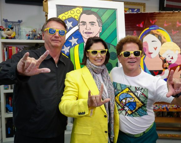 Bolsonaro e sua mulher visitam o atelier de Romero Brito em Miami