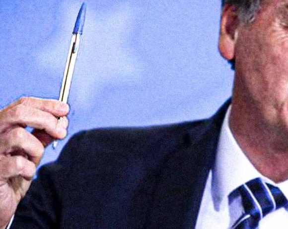 Bolsonaro decreta que templo religioso é serviço essencial