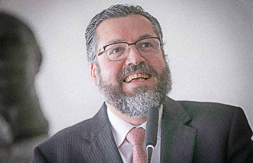 Chanceler brasileiro diz que vírus tem outro nome: "comunavírus"