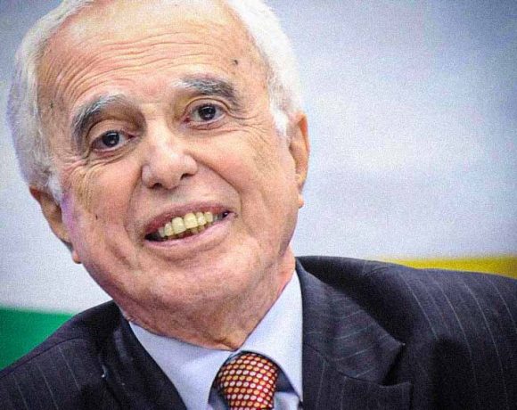 Bolsonaro atenta contra a soberania nacional e não pode exercer o cargo de presidente