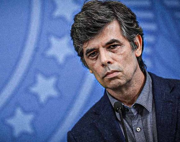 Bolsonaro dá posse ao substituto de Mandetta
