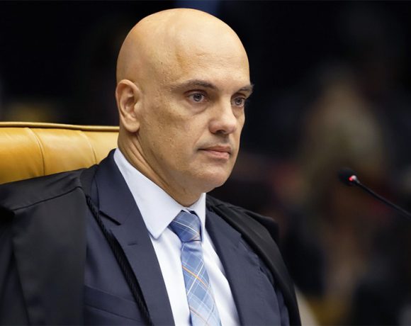Governo acata ministro e volta a divulgar dados completos do coronavírus