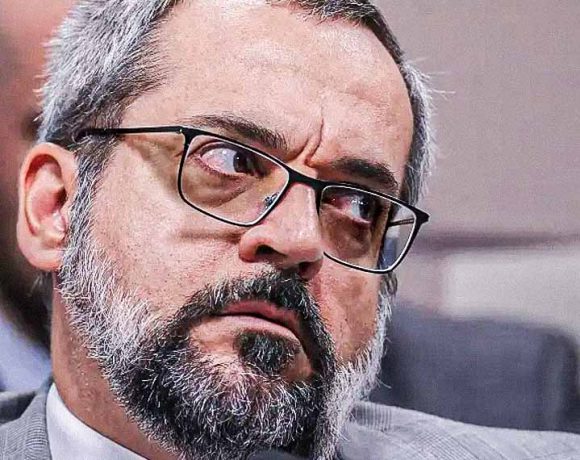 Weintraub não poderá escolher reitores biônicos